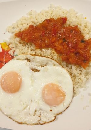 Una foto de Falso arroz de coliflor a la cubana