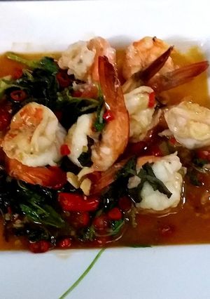 รูปของ กุ้งผัดใบกะเพรา