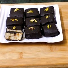 A picture of Choco & nut cookies.