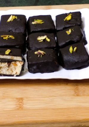A picture of Choco & nut cookies.