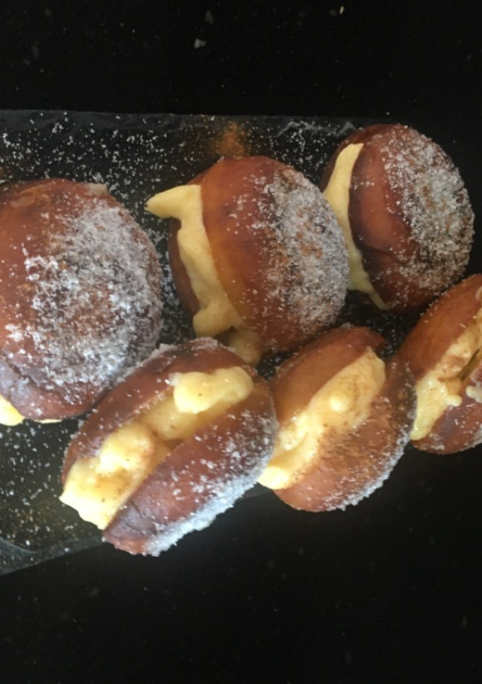 Una foto de Berlinas rellenas de crema pastelera 👩‍🍳