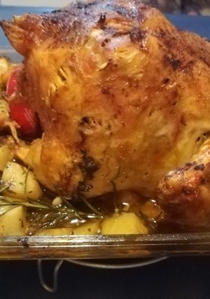 Una foto de Pollo al limón con romero y vino blanco