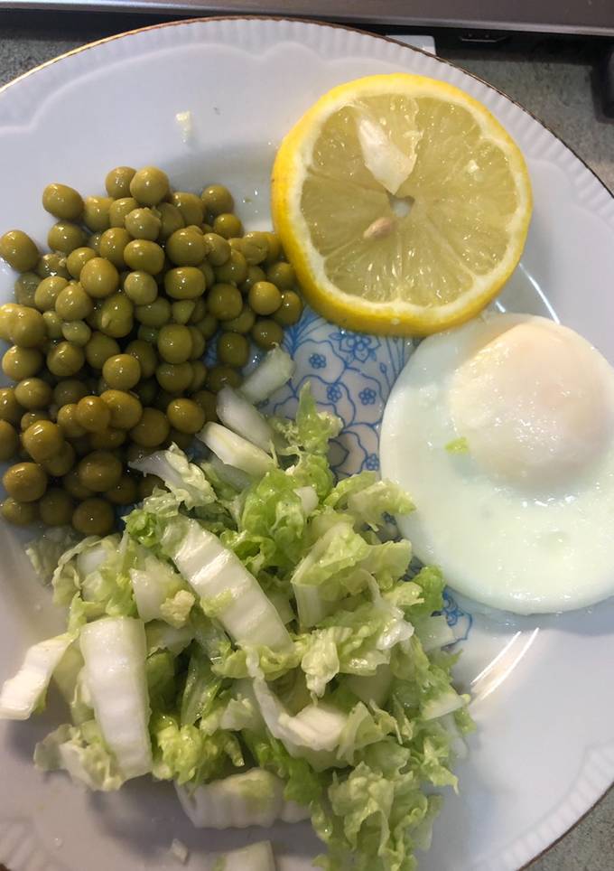 Яичница 🍳с капустой и горошком