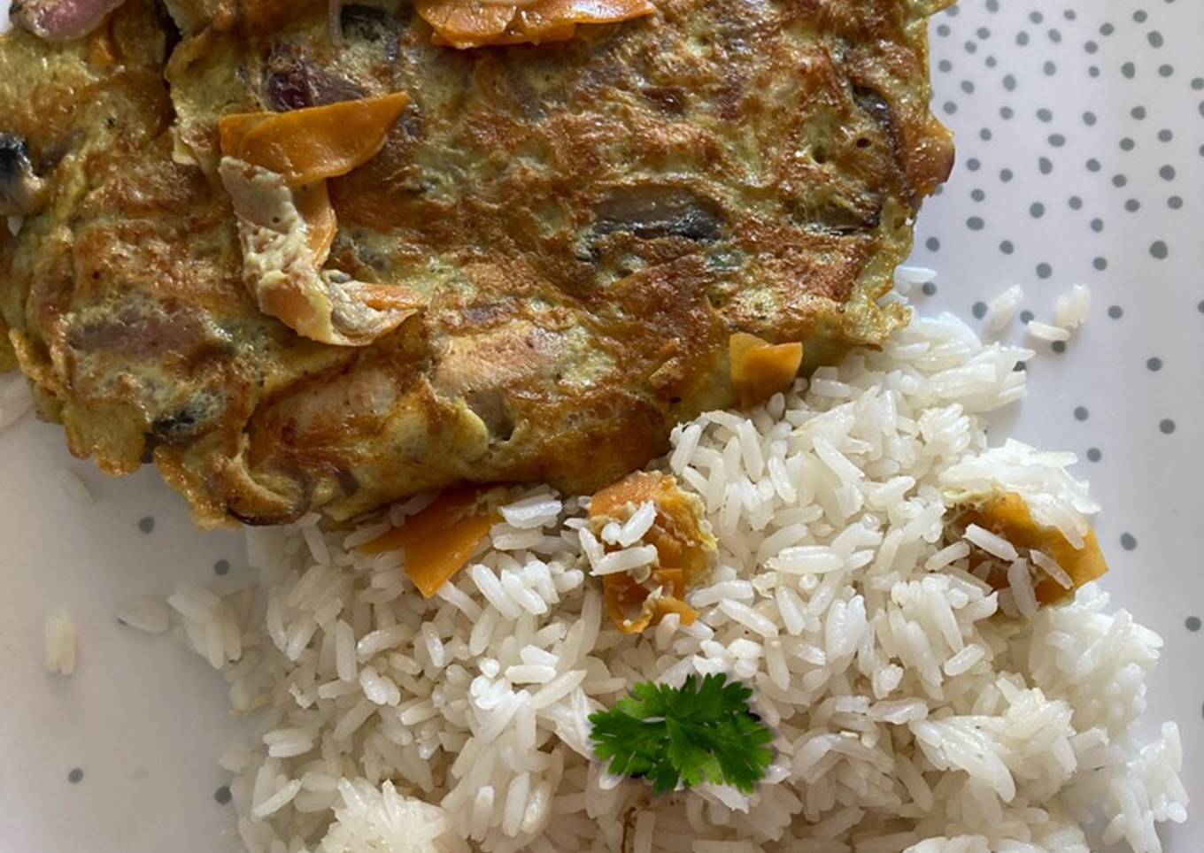 Tortilla de champiñones con pollo y verduras
