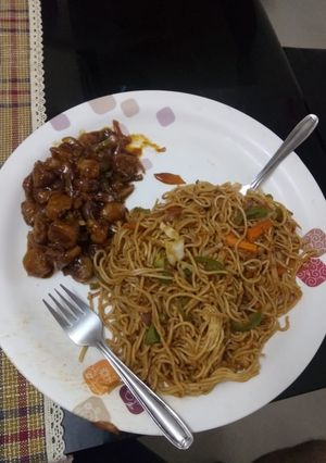 A picture of Vegetable Hakka Noodles.