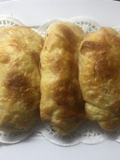 Una foto de Empanadas rellenas de queso de cabra رغايف بالجبن فالفران
