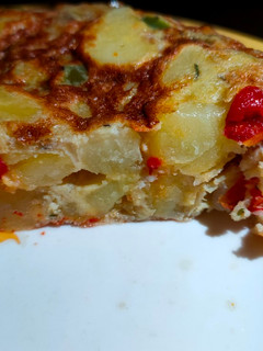 Una foto de Tortilla con verduras 🧅🥔🌶️🫑🍆
