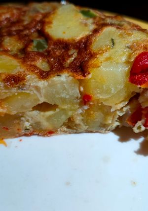 Una foto de Tortilla con verduras 🧅🥔🌶️🫑🍆