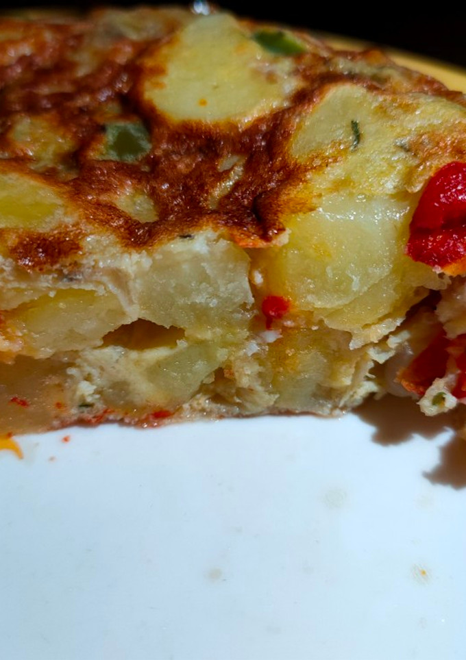 Una foto de Tortilla con verduras 🧅🥔🌶️🫑🍆