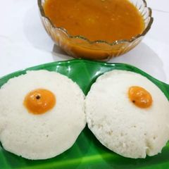 A picture of Idli Sambhar.