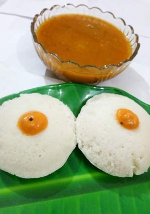 A picture of Idli Sambhar.