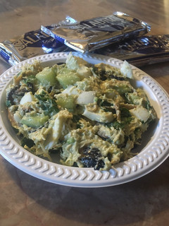 Una foto de Ensalada de pollo verde