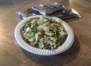 Una foto de Ensalada de pollo verde