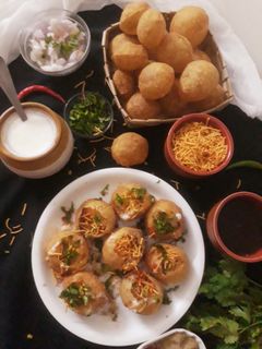 दही पूरी (dahi puri recipe in Hindi) रेसिपी मुख्य फोटो