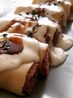 Una foto de Minicanelones de confit de pato y moixernons