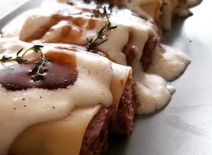 Una foto de Minicanelones de confit de pato y moixernons