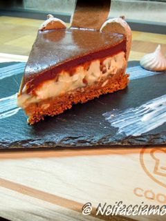 Foto di CheeseCake al cioccolato fondente con Meringhe al cacao