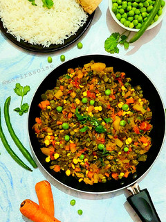 मिक्स हरी-भरी चटपटी सब्जी(Mix hari -bhari chatpati sabzi recipe in hindi) रेसिपी मुख्य फोटो