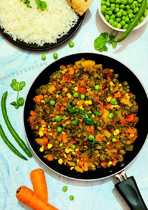मिक्स हरी-भरी चटपटी सब्जी(Mix hari -bhari chatpati sabzi recipe in hindi) रेसिपी मुख्य फोटो