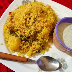 A picture of Chicken mater pulao.