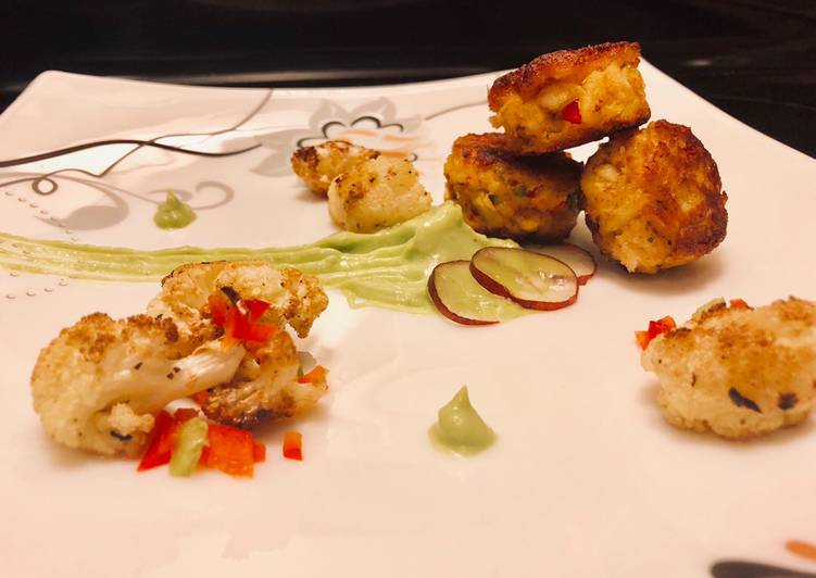 Crab Cakes w/ Spicy Avocado Purée <em>EASY</em>