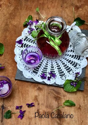 Foto di Liquore alle violette