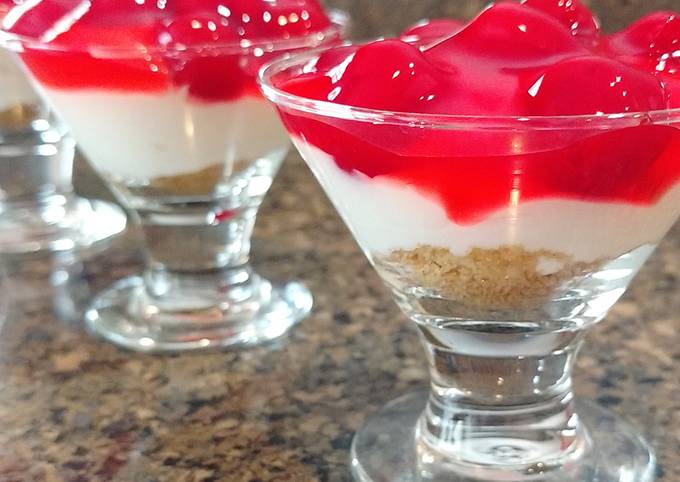 Recipe of Super Quick Homemade Mini Cherry Cheesecakes