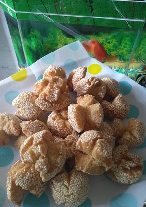 Foto resep Onde-onde tertawa lepas.