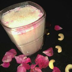 A picture of Kaju gulkand smoothie / cashew gulkand smoothie.