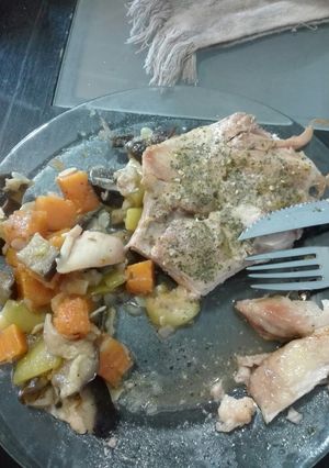 Una foto de Pollo deshuesado c/ verduras!