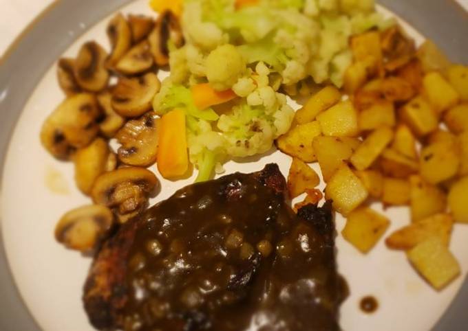 Grilled chicken steak with black pepper sauce