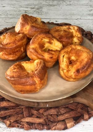 Una foto de Yorkshire Pudding con Mambo 8090