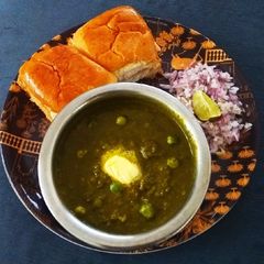 A picture of Green Pav Bhaji.