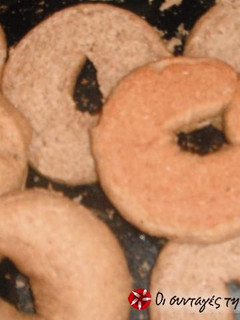 A picture of Traditional barley dakos.