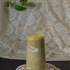 A picture of Banana Matcha Smoothie.