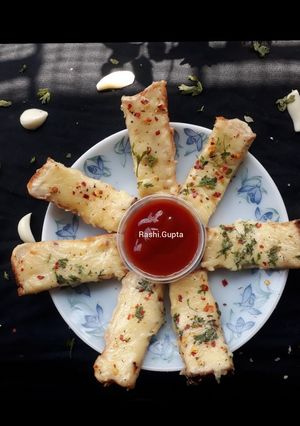 A picture of Cheese garlic bread.