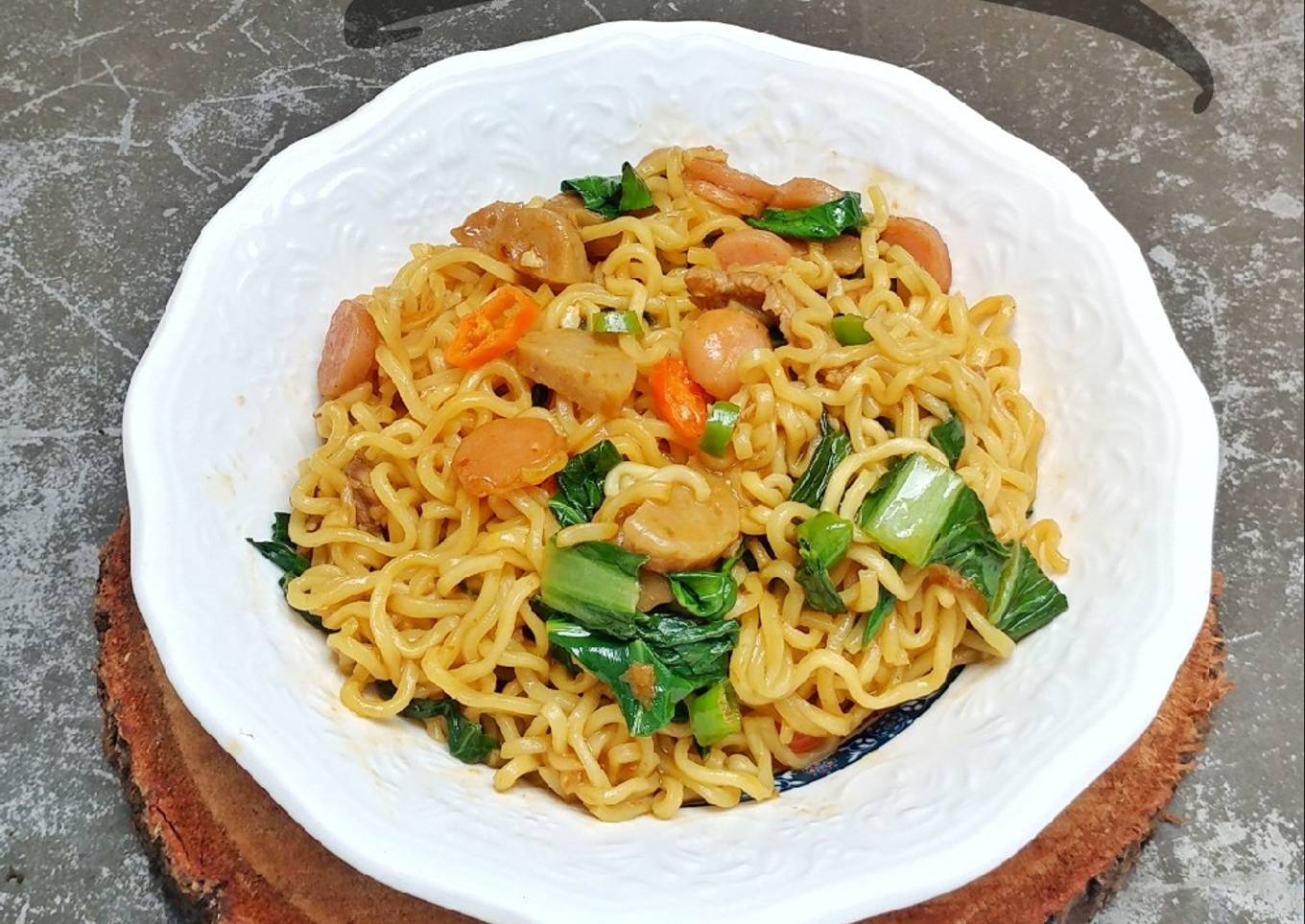 (329) Mie Nyemek (In***ie Goreng)