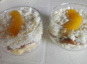 Foto principal de Postre Chajá de durazno con un toque de dulce de leche