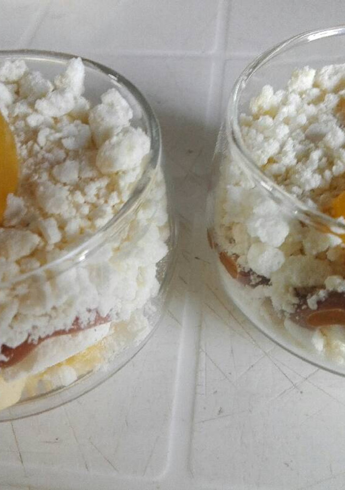 Una foto de Postre Chajá de durazno con un toque de dulce de leche