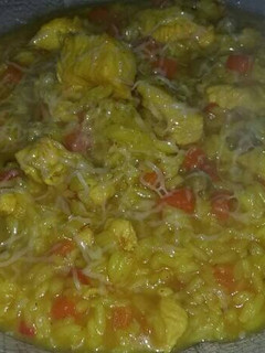 Una foto de Arroz amarillo con pollo