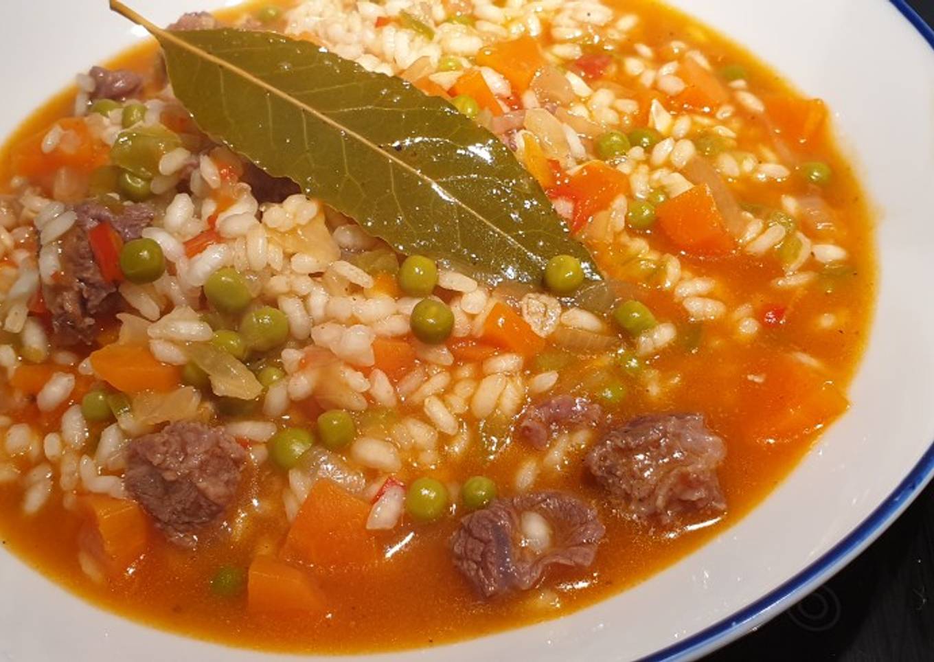 Guiso de ternera con arroz a la jardinera