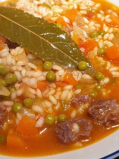 Una foto de Guiso de ternera con arroz a la jardinera