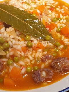 Una foto de Guiso de ternera con arroz a la jardinera