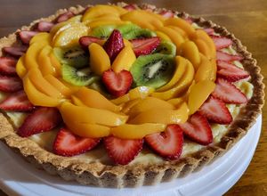 Una foto de Tarta de frutas y crema pastelera sin gluten