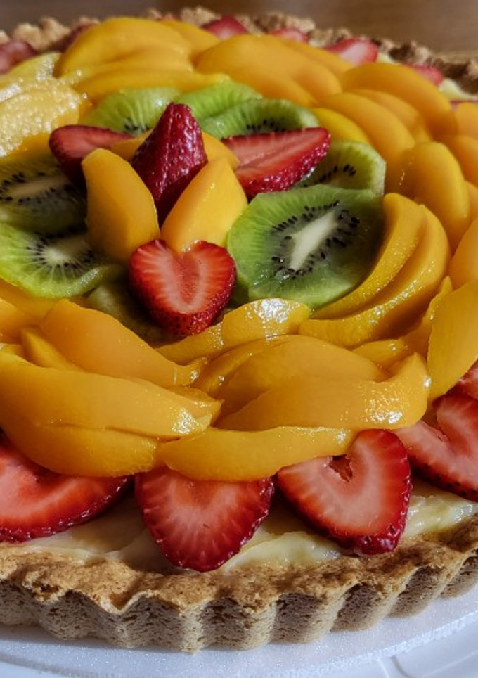 Una foto de Tarta de frutas y crema pastelera sin gluten