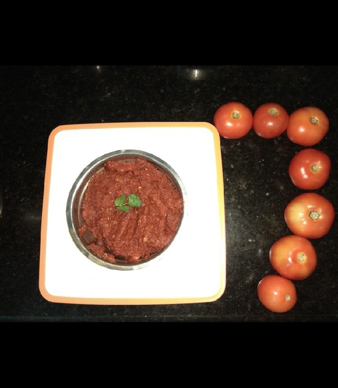 A picture of Tomato dry curry.