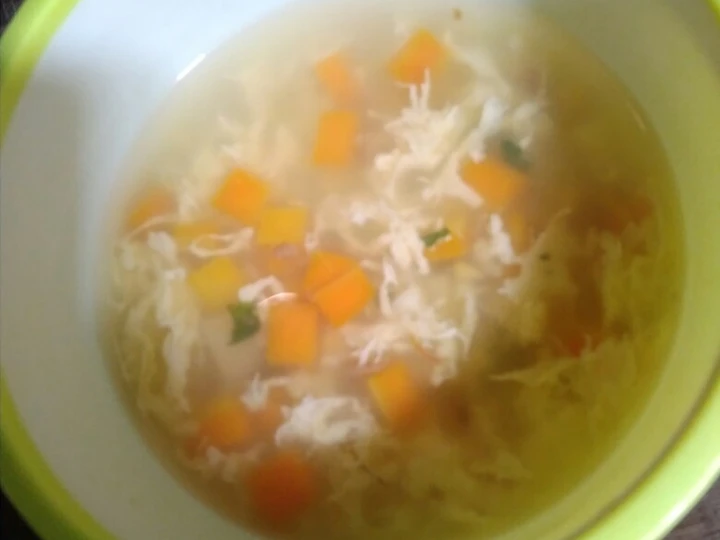 Cara Mudah Menyiapkan Resep Sup Jagung Pelangi yang Uenak Anti Ribet, Uenak Banget