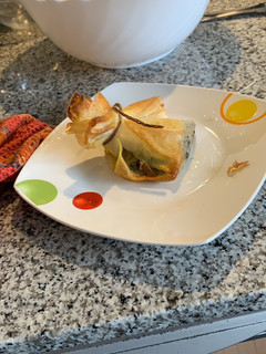 Una foto de Saquitos de morcilla con masa brick