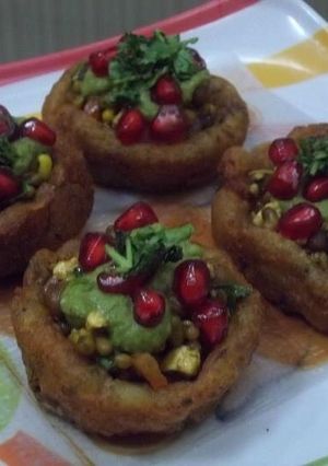 A picture of Sprouts aloo katori chat.