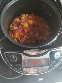 Una foto de Guiso de magra en la moulinex multicooker 25 en 1